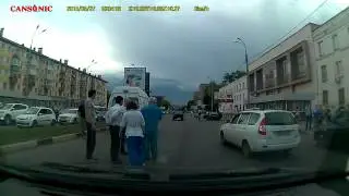 На улице Гагарина опрокинулся мотоциклист 2, 27.05.2015