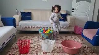 renkli toplarla parkur oyunu oynuyoruz bakalım Meryem oyunu kazanacak mı