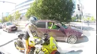 Trafikte Tangalı Motorcunun Peşine Takılmak