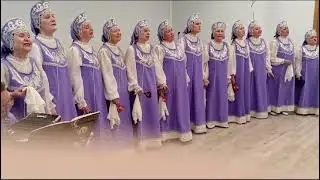 Поёт гармонь на перекрёстке. Сударушка.