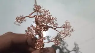 Membuat kerajinan tangan (bonsai mini dari kabel bekas)  untuk tugas sekolah