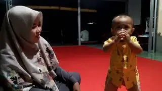 BAYI IZZAR BELAJAR MAKAN JELLY SENDIRI | 12 MONTHS OLD LEARNING TO EAT JELLY BY HERSELF