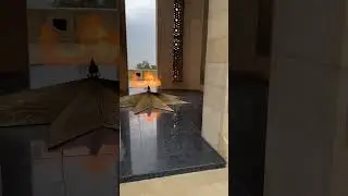 Кенийцы принесли цветы к монументу вечного огня Шахидам в Баку