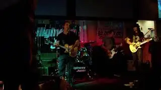 GreenDragonDemo-Live Perform 004
