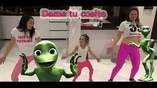 Dame tu cosita - Dance girls with green frog/Танец под песню Dame tu cosita