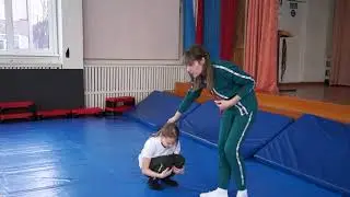 Урок по физической культуре. 4 кл. Кувырок, лазанье по гимнастической скамейке, подтягиваясь руками.