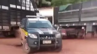 A casa caiu. Descobriram escondido nos pneus da carreta