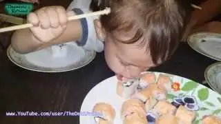 Вот так надо есть Роллы!Приколы с Детьми! Funny Kids!