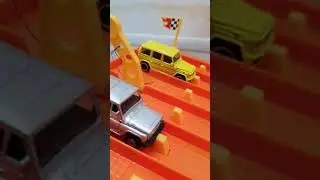 Новый Антигелик УАЗ против желтого Mercedes Gelandewagen 