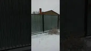 Пятый натиск зимы в Караганде - на 18 мкр на улице Ужгородская между д. №4 и №1 лежит снег в ноябре