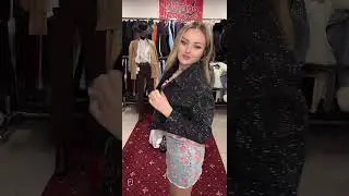 В КАПРОНОВЫХ КОЛГОТКАХ И МИНИ ЮБКЕ МИЛЕНЬКАЯ БЛОНДИНКА 👱‍♀️ 