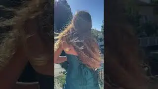 А вокруг тебя в воздухе мед разлит...