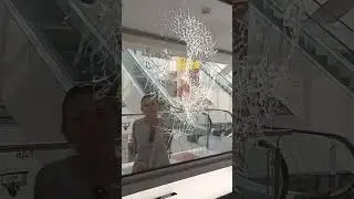 галерея Краснодар..Картины выполнены в оригинальной технике, трещины на стекле..