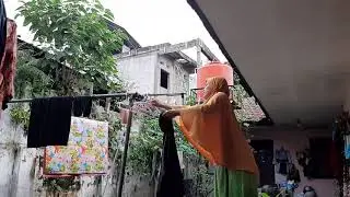 Tetangga doyan ngintip. Hati hati!