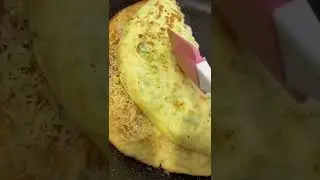Сырный омлет на завтрак это быстро и вкусно! #shorts