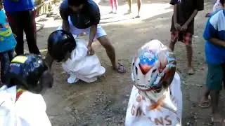 balap karung kurcaci. pake helm ngakakk..HUT RI KE 73