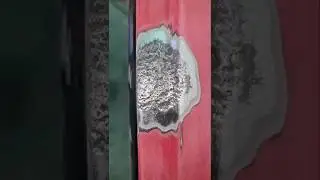 Удаляю глубокую ржавчину (рыжик) на стойке двери.