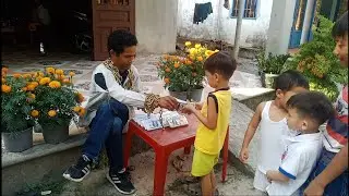 Đại Gia đeo vàng nhiều nhất Việt Nam Lì xì toàn tiền đô