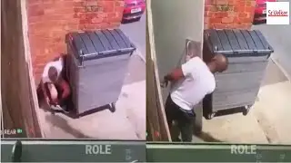 Chico hacia sus necesidades detrás del  basurero, cuando de pronto...