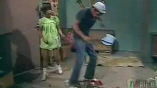 Seu Madruga destruindo a TV - Porcarias de segunda mão