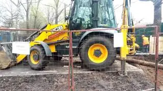 Ехал трактор по газону.. (Дубки, против стройки Тимирязев Парк)