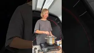 Водка в уху это один из «символов» «настоящей, правильной» ухи🤤