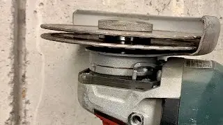 Chasing concrete with a grinder with two discs and without dust