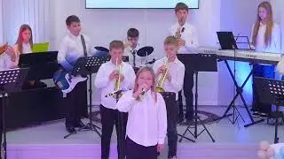 AVI ”VARNIȚA Band”, solo-voce Selena Serbov ”La oglindă”.