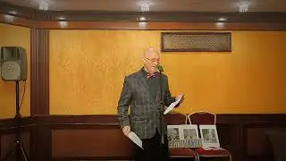 Фрагмент выступления Евгения Казмировского в рамках проекта Поэты живут в Гранд отеле Эмеральд