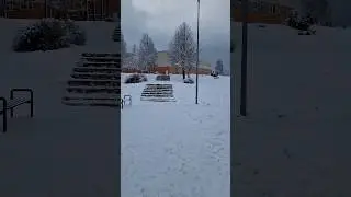 все катаются  на санках...