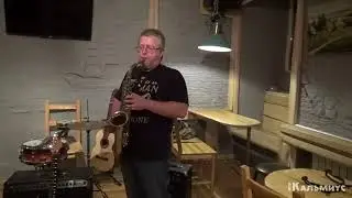 Девушка в красном))