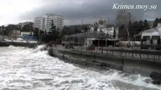 Крым. Весна. Шторм в Алуште.