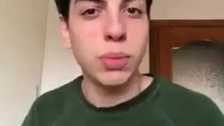 Ekonominin kötü olmasını Grup hepsi’nin Gülçinine bağlayan eleman