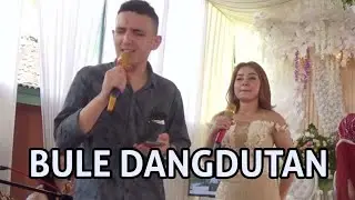 BEGINILAH!!! BULE NGAPAK NYANYI DANGDUT