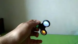 Anti-Stress Toy Color Changing LED Fidget Finger Spinner  -  BLACK (Gearbest)