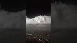 Ночной шторм, страшно красиво😁