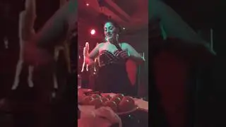 Muhteşem bir ses Harika bir yorum (Dikkat argo içerikli)