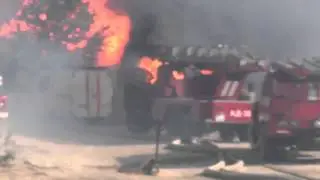 Взрыв на нефтебазе. Горит пожарная машина. Киев. 09.06.2015