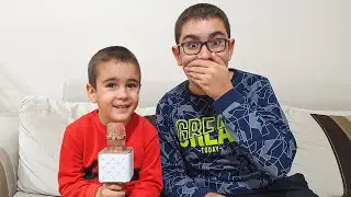 Berat ile Buğra Babasına Mikrofon Şakası Yaptı