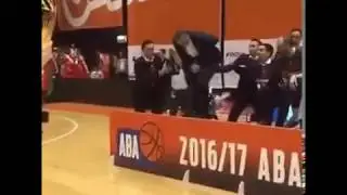 Radonjić umalo pao na dodeli pehara ABA 2017