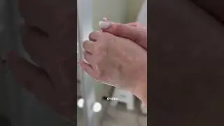 Крем для рук реально увлажняет руки! Идет в отдельной упаковке, подойдет даже на подарок! Стоит 380₽