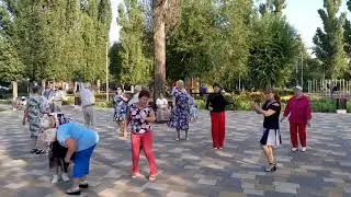 Снова стою одна