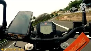 high speed cornering in a ktm duke 250