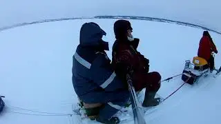 На снегоходе Динго втроем по Волге на волокушах