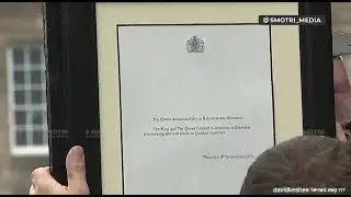 ההודעה על מותה של המלכה אליזבת השנייה פורסמה על שערי הארמון.דוד קשת טוויטר.