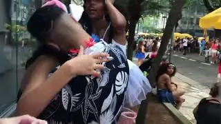 BEIJANDO DESCONHECIDA NO CARNAVAL#1