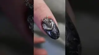 Я думала она захочет неоны. Лето ведь. 