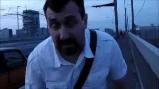 Сбросил с моста 10000$ на 