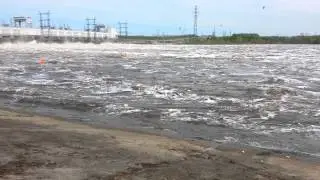 Сброс воды на Камской ГЭС
