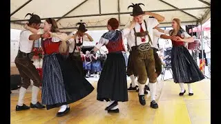 D`lustigen Baukogler Trachtengruppe Taxenbach.